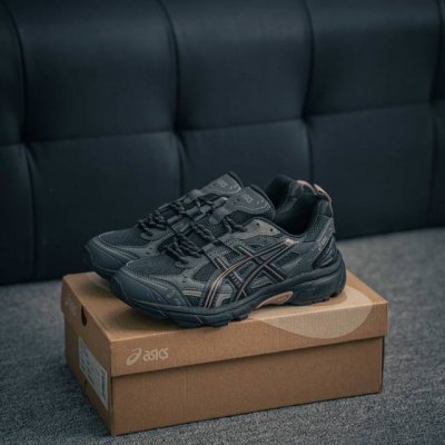 核心私 Asics Gel- Nunobiki 亚瑟士户外风低帮休闲运动跑步鞋 货号：1203A536-001 尺码：36 37 37.5 38 38.5 39