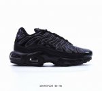 真标耐克 Nike Air Max Plus是nike旗下另类鞋款的代表，Tn 它诞生于1996年，是第一款使用tunedair气垫的跑鞋，其特点就在于实现各气