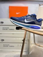 nike Vomero 18 耐克 舒适减震防滑 低帮跑步鞋 全掌Reactx泡绵中底 前掌和后跟还配备了Air Zoom气垫单元 据说跑起来更快更舒适哦 这次