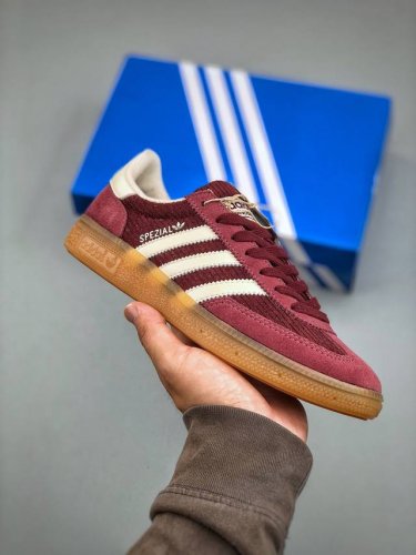 adidas Handball Spezial 阿迪达斯经典款牛皮复古休闲板鞋 酒红白生胶 Ig1978 尺码：36-46 半