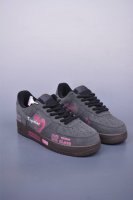 Nike Air Force 1 Low 灰粉桃心 原楦头原纸板 打造纯正空军版型 专注外贸渠道 全掌内置蜂窝气垫 原盒配件 原厂中底钢印、拉帮完美 官方货号：