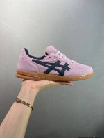 hay X Asics Skyhand Og 复古板鞋 Asics 亚瑟士 是日本实业家鬼家喜八郎创立的跑鞋运动品牌，名字想法源自著名的拉丁谚语“Animasa