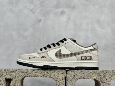 放店私 Nk Sb Dunk Low 迪奥联名 奶咖花勾 周年高端定制 低帮休闲板鞋 Dj2024-097 #定制鞋盒 大厂纯原品质出货 超高清洁度 皮料切割干