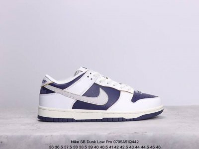 耐克nike Sb Dunk Low Pro 复古低帮 真标 休闲运动滑板板鞋。采用脚感柔软舒适zoomair气垫，有效吸收滑板等极限运动在落地时带来的冲击力，