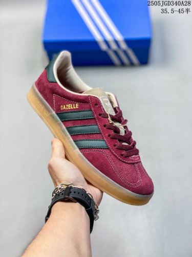 阿迪达斯 Adidas Handball Spezial 低帮三叶草学院风复古休闲板鞋 德训鞋 橡胶底柔软皮革经典运动鞋板鞋 圆头 缝合拼接设计 正面绑带 鞋舌