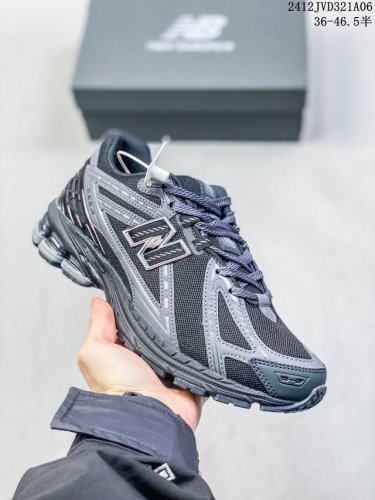 公司级 New Balance 6R 新百伦 6 Nb 6 银灰 潮流复古透气轻便低帮跑步鞋男女同款 鞋面选用了灰色网面，搭配银色皮革框架，同时又加入了白色等进