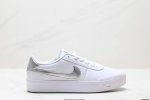 公司级Nike耐克Court Shot男子运动鞋春季透气轻便运动板鞋 经典网眼 橡胶鞋底 皮面的材质 包裹感很强 但鞋底偏硬 适合日常通勤穿搭 该鞋型延续了传统