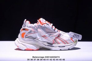 巴黎世家 Balenciaga 巴黎世家Runner老爹鞋舒适运动慢跑鞋 不含皮运动鞋，网布材质，磨损效果，鞋头边缘印有尺码，背面浮印尺码，外侧印有跑者徽标，鞋