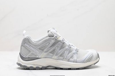 公司级salomon Xa Pro 3D Suede 萨洛蒙户外越野跑鞋 鞋面采用sensifit贴合技术 全方位贴合包裹脚型 鞋跟部鞋底牵引设计 提供强大的抓