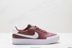 公司级Nike耐克Court Shot男子运动鞋春季透气轻便运动板鞋 经典网眼 橡胶鞋底 皮面的材质 包裹感很强 但鞋底偏硬 适合日常通勤穿搭 该鞋型延续了传统