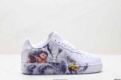公司级耐克Nike Air Force 1“07空军一号低帮百搭休闲运动板鞋。柔软、弹性十足的缓震性能和出色的中底设计，横跨复古与现代的外型结合，造就出风靡全球