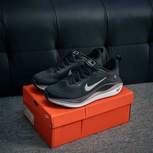 核心私 耐克 Nike Infinity Run 5 男子缓震透气公路跑步鞋 该版 Nike Infinity Run 5 登月5代采用 Reactx 泡绵，塑