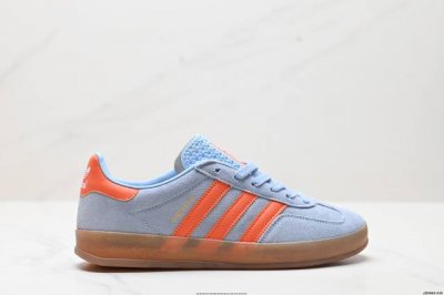 公司级Adidas Originals Gazelle Indoor 三叶草休闲防滑耐磨低帮板鞋 鞋头出色设计 塑就出众贴合感 稳固的后跟贴合足部曲线设计 软弹