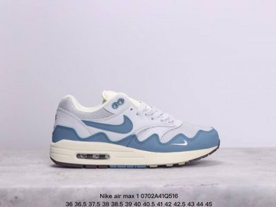 Nike Air Max1由 Tinker Hatfield和 Mark Parker在1987年设计,灵感来自于巴黎蓬皮杜中心。Tinker Hatfield
