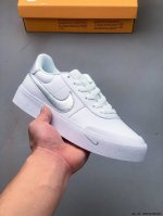 nike Blazer Phantom Low男女子运动板鞋 厚底增高休闲鞋。采用轻盈利落设计，焕新演绎经典鞋款。该鞋款带来舒适足底体验，结合鞋侧壁加固设计，缔