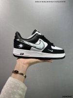 特价 Nike Air Force 1 Low’07 空军一号低帮休闲板鞋 定制皮料 原楦原纸板 纯正空军版型 内置全掌气垫 货号：男 Cw2288-114 女