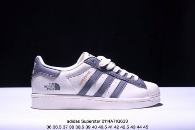 纯原 Clot X Ad Originals Superstar “金标蛇年” #贝壳头联名限定 贴合柔软皮料深灰白色经典配色 ，这其中也包括我们非常熟知的Cl
