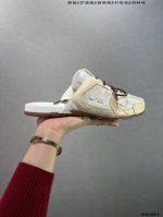 公司级 Miu Miu X New Balance联名款半拖鞋 New Balance 530 学院风 公司级版本 联名款只保留了旧版Nb530 的流线型与鞋头