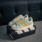 核心私 Adidas Grand Court Alpha 复古潮流休闲面包鞋 原装纯原级 生生不息的经典之作，短绒麂皮面料，质感满满。 加厚了中底，提供出色的缓