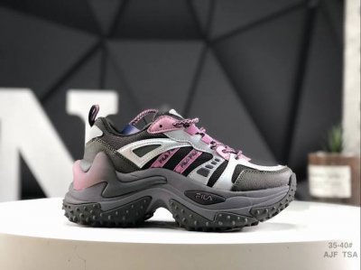 210 Fila 斐乐百年运动时尚品牌Fla创建于1911年意大利Biella小镇，是Fila兄弟创立的一家纺织和针织的服装品牌。百年来，Fla已经成长为世界知