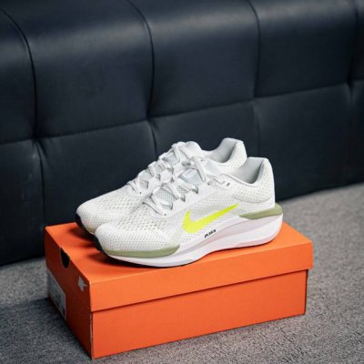 核心私 Nike Zoom Winflo 11运动休闲轻便缓震气垫跑步鞋公路跑步鞋 飞线贾卡轻质透气休闲运动鞋。 货号：Fj9510 102 尺码：36 37