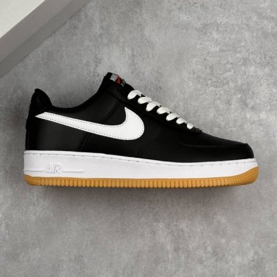 本地 核心私 公司级耐克Nike Air Force 1’07空军一号低帮百搭休闲运动板鞋 柔软、弹性十足的缓震性能和出色的中底设计，横跨复古与现代的外型结合，