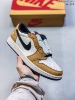 公司级带半码 耐克 乔丹Air Jordan 1 Low Aj1 乔1 乔丹1代Aj1 低帮复古文化休闲运动篮球鞋。该鞋款从 1985 年元年款汲取设计灵感，焕