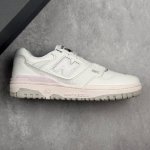 本地220 核心私 new Balance Nb 550 皮革 轻便舒适减震低帮复古篮球鞋 new Balance 550板鞋，是一款深受喜爱的复古鞋款。它首次