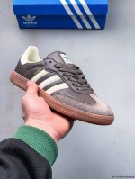 二层真标！Adidas Samba Og 经典鞋款 Adidas 近70年的经典Samba Og 修长的鞋楦,略微尖尖的鞋头,翻毛皮的鞋头拼接,这些我们都看得到