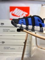 nk Air More Uptempo 96 Slide 皮蓬 以流行于街头的涂鸦文化为设计灵感 整体的设计风格夸张而充满魅力 厚实而充满质感的皮质鞋面两侧印刻