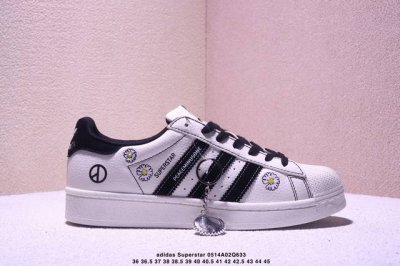 纯原 Clot X Ad Originals Superstar“黑标” #贝壳头权志龙联名限定 贴合柔软皮料白黑雏菊配色 ，这双鞋的整体设计思路和风格可以说很