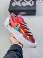 耐克sacai X Nike Blazer Low 重叠设计前卫开拓者低帮百搭板鞋 Sacai X Nike 全新双配色blazer Low 即将登场，有着双色