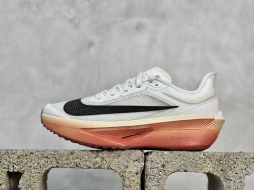 放店私 Nk Zoom Fly 6 Ek 耐克超弹轻盈跑步鞋 Hj7038-100 #鞋款搭载 Flyknit 材料 打造出众弹性 易于穿脱。采用React技术