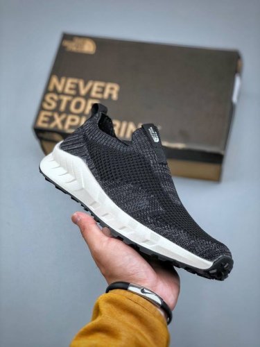 The North Face Cedar Measa 北面系列轻便套袜式一脚蹬跑鞋 户外运动抓地耐磨休闲鞋 飞织鞋面透气性强 贴脚舒适度极好 ，超级减震抗疲劳舒