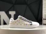 Gucci 古驰今年最新款男鞋 香港-专柜同步 全品相 顶级进口材料 极为亲肤舒适 摸上去非常的细腻 版型上很正 进口牛皮+真皮内里+几何构图案 奢华生动 图案
