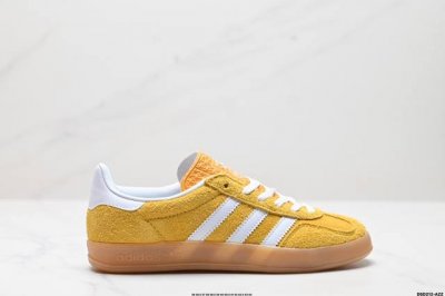 真标adidas Originals Gazelle Indoor 三叶草休闲防滑耐磨低帮板鞋 鞋头出色设计 塑就出众贴合感 稳固的后跟贴合足部曲线设计 软弹舒