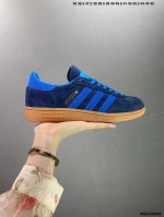 Adidas Ordinals Handball Spzl 此款鞋采用近几年比较流行的版型设计，外观时尚大气。鞋底采用耐磨的材质，穿上它，让您感觉到舒适的体验。