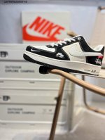160 斯图西 X 耐克 Nike Air Force 1 '07空军一号 百搭休闲运动板鞋。柔软、弹性十足的缓震性能和出色的中底设计，横跨复古与现代的外型结合