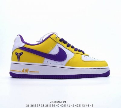 耐克nike Air Force 1 Low 空军一号低帮百搭休闲运动板鞋。柔软、弹性十足的缓震性能和出色的中底设计，横跨复古与现代的外型结合，造就出风靡全球三