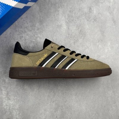 本地 核心私 Adidas Handball Spezial 阿迪达斯经典款 复古休闲板鞋 全鞋采用反毛皮制作 牛筋耐磨大底 承载青春情怀的板鞋 经典三条杠装饰