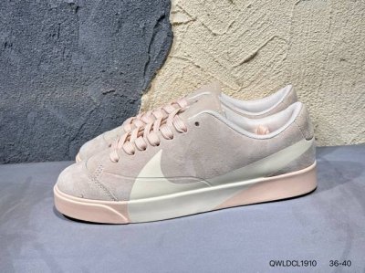 新品上市# Nike Blazer Low Sd Id 配色 开拓者3D Swoosh 黑白 加大Swoosh设计标，为流行的色彩提升了复古的潮流风。鞋垫后掌Z