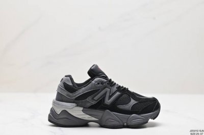 公司级童鞋new Balance Nb9060 复古休闲运动慢跑鞋 鞋款灵感源自设计师本人对夏日的怀日回忆。鞋面大身由空间双格及磨砂鞋面拼接而生，配以柔和、温暖