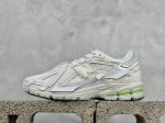 New Balance 1906系列复古老爹风休闲运动慢跑鞋 U1906Ae #采用轻质牛剖革拼接透气网眼衬垫织物鞋面材质 T-Beam大底提供足步弓支撑，保持