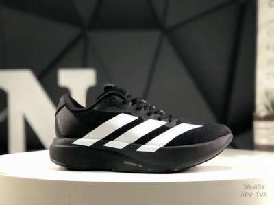 180 ad Adizero Evo Sl Jp9290 超轻透气缓震跑鞋 #以令人难以置信的138克重量，刷新了跑鞋轻量化的记录，阿迪在材料科学和工艺技术上的
