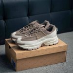 260 核心私 耐克Nike Zoom Vomero Roam 马拉松复古跑五代休闲运动慢跑鞋 厚底老爹鞋。采用环保纤维革饰片组合网眼布鞋面材质 升级正确后跟T