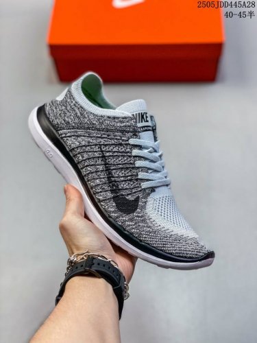 耐克Nike Free 4.0 Flyknit 赤足4.0 轻跑鞋 质感新焕升级 专为短打跑造 鞋如面袜般子柔贴软合 结合性弹沙线 赋双予足众出的紧包密覆效果