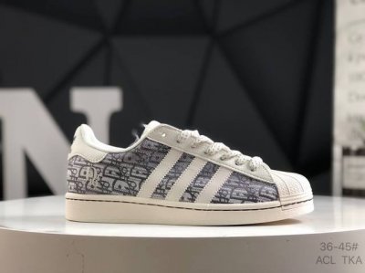 阿迪达斯 Adidas Superstar 2025年新款鞋子 新款经典贝壳头系列 新款休闲板鞋潮流男女士运动鞋 鞋面柔软皮革拼接材质 标志性的贝壳鞋头 简约的