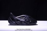 阿迪Yeezy Foam Runner ”Mineral Blue “ 椰子洞洞鞋 一体注塑成型 模具前后修改8 9次 精密度要求高 密度克重同步 不存在偷工减