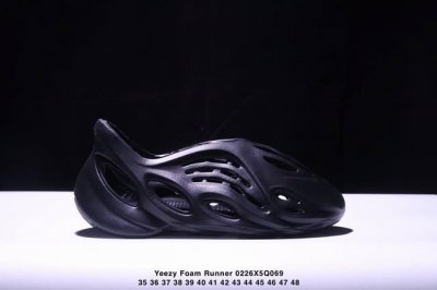 阿迪Yeezy Foam Runner ”Mineral Blue “ 椰子洞洞鞋 一体注塑成型 模具前后修改8 9次 精密度要求高 密度克重同步 不存在偷工减