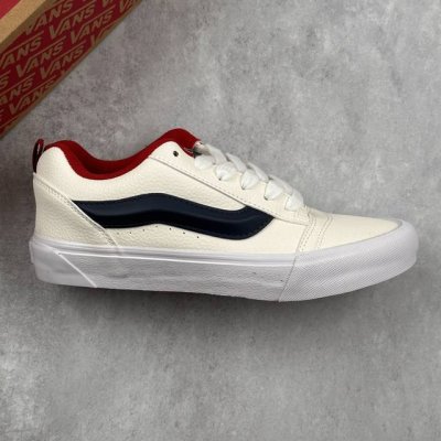 本地 核心私 万斯 Vans Knu-Skool 面包鞋 坎普尔 茱利安系列低帮复古硫化休闲运动板鞋“肥胖版大Logo” 要说整个年最为热门的鞋型之一， 面包鞋